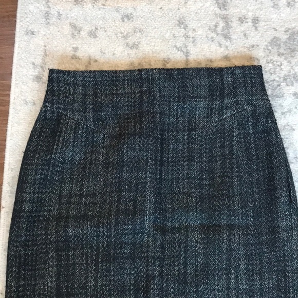 Ann Taylor Wool Classic skirt size 2P - Picture 6 of 9